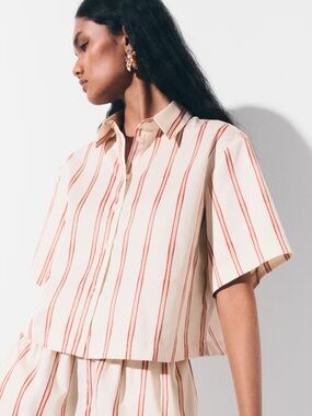 NWT Striped Short-Sleeve Button Front Cropped Shirt - Cream with Stripes